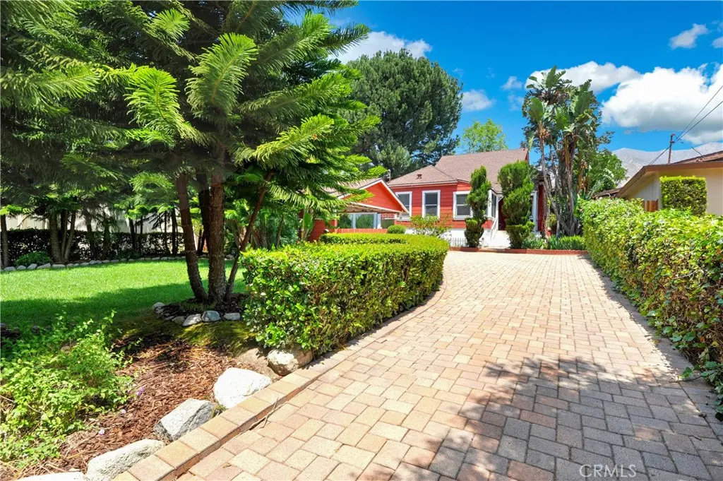 Single Family Residence for rent at 703 Manzanita Avenue, Sierra Madre, CA featuring 3 beds and 2 baths
