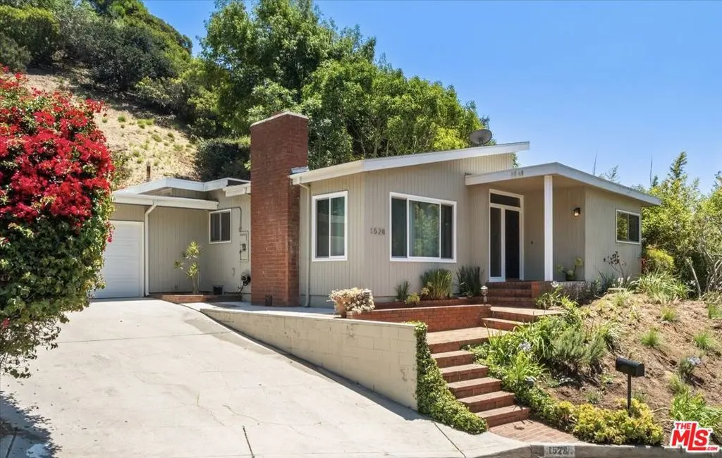 Single Family Residence for rent at 1528 Rising Glen Road, West Hollywood, CA featuring 2 beds and 2 baths