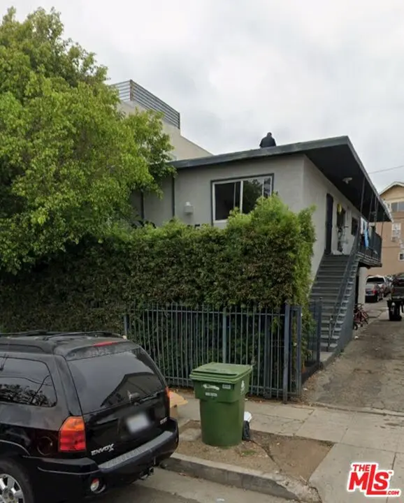 Residential Lease for rent at 3857 Mont Clair Street, Los Angeles, Los Angeles County, CA featuring 2 beds and 1 bath