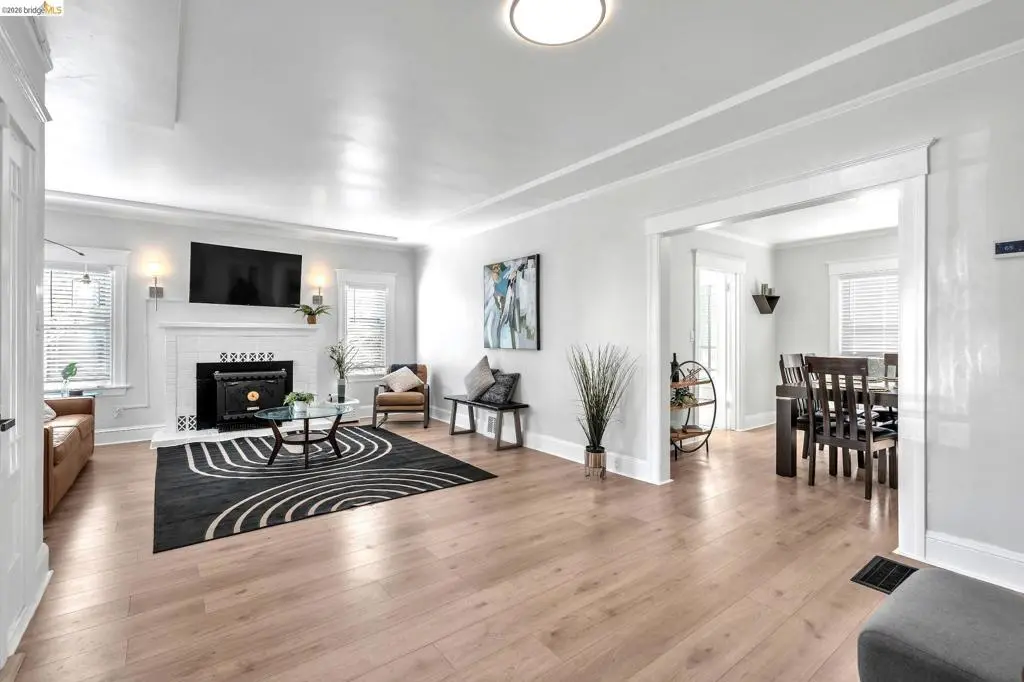 Single Family Residence for sale at 15 Monte Vista Ave, Vallejo, CA featuring 5 beds and 3 baths