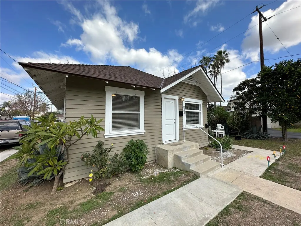Duplex for rent at 633 W Maple Avenue, Orange, CA featuring 2 beds and 2 baths