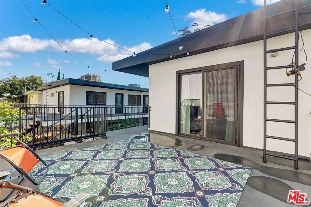 5726 Woodman Avenue 4, Van Nuys, CA — listing photo 1