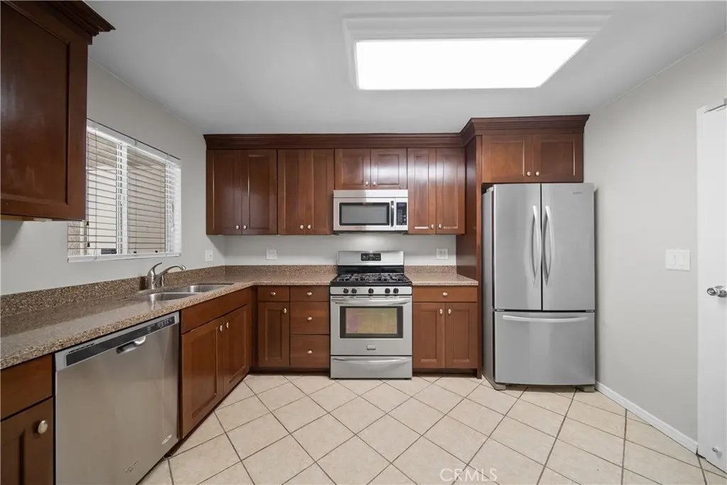 21346 Nandina 102, Newhall, CA — listing photo 1