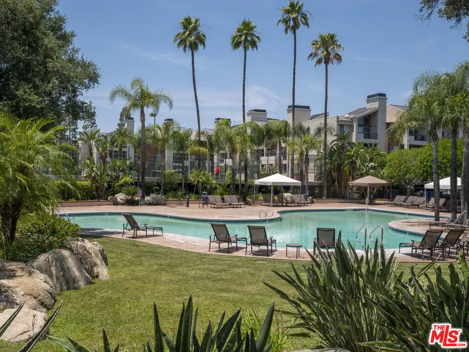 5515 Canoga Avenue 230, Woodland Hills, CA — listing photo 1