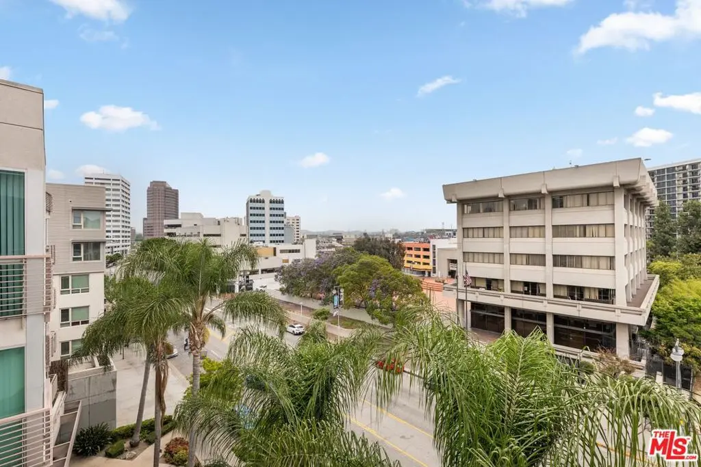 Condominium for sale at 267 S San Pedro Street 623, Los Angeles, CA featuring 2 beds and 2 baths