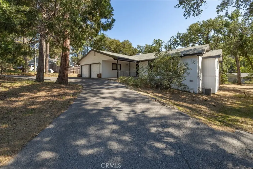 48866 Rock Point Road, Oakhurst, CA — listing photo 1
