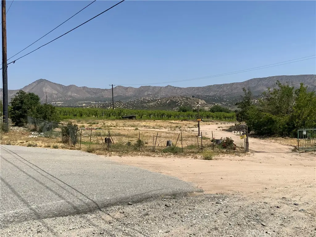 4747 US Highway 138, Phelan, CA — listing photo 1