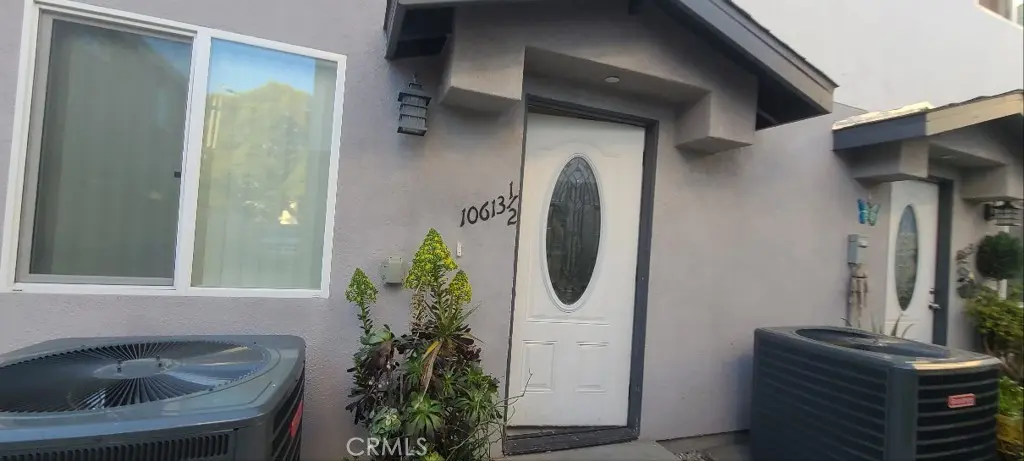 Residential Lease for rent at 10613 1/2 S Broadway, Los Angeles, Los Angeles County, CA featuring 5 beds and 4 baths