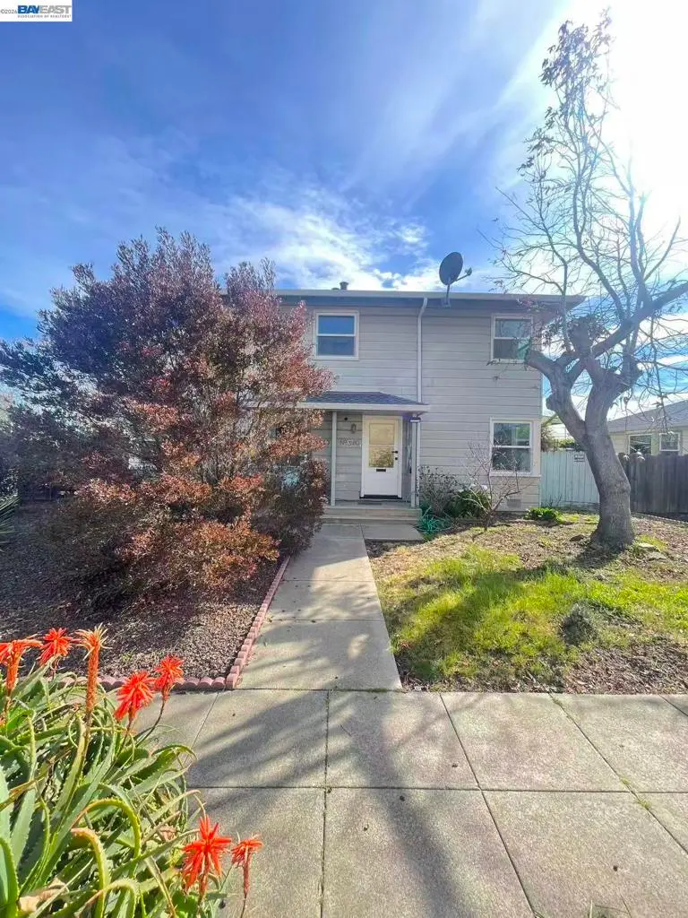 Townhouse for sale at 318 Cypress St D, Alameda, CA featuring 3 beds and 2 baths