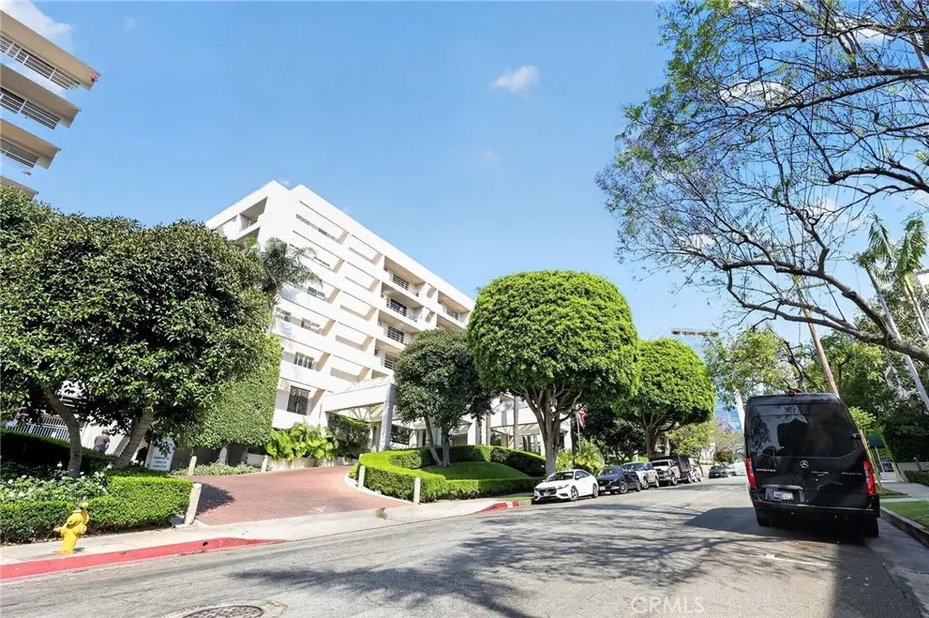 Condominium for sale at 1131 Alta Loma 308, West Hollywood, CA featuring 1 bed and 2 baths