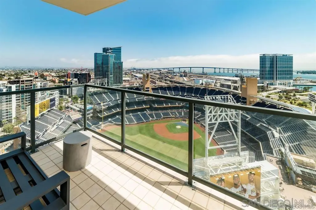 Single Family Residence for rent at 325 7Th 2102, San Diego, CA featuring 2 beds and 2 baths