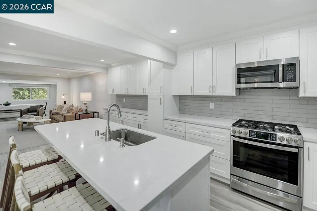 Condominium for sale at 1124 Singingwood Ct 5, Walnut Creek, CA featuring 2 beds and 2 baths