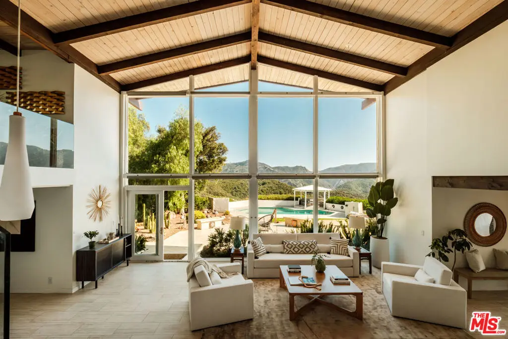 26094 Mulholland Highway, Calabasas, CA — listing photo 1