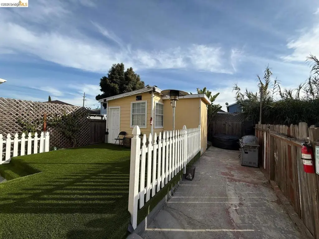Duplex for rent at 1242 88th AVE, Oakland, CA featuring 1 bed and 1 bath