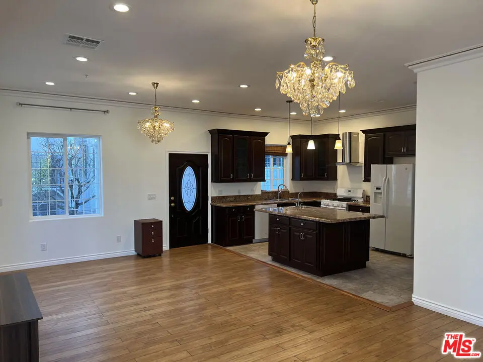 4626 Noble Avenue, Sherman Oaks, CA — listing photo 1