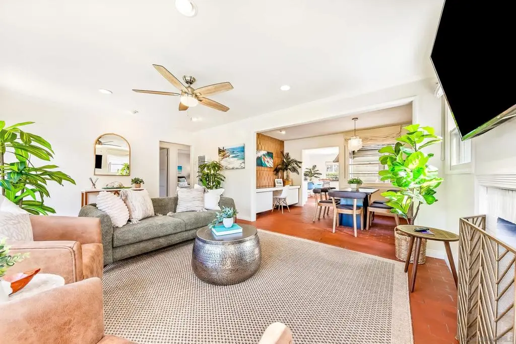 Single Family Residence for rent at 723 Arenas, La Jolla, CA featuring 3 beds and 1 bath