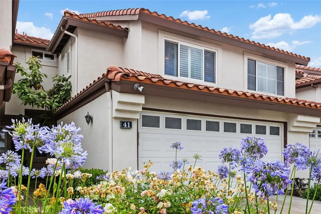 Townhouse for sale at 41 Via Lampara, Rancho Santa Margarita, CA featuring 3 beds and 3 baths