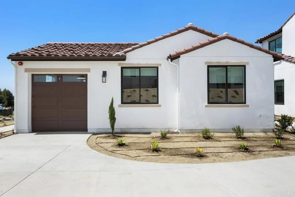 Single Family Residence for rent at 1223 Stonemark Place #2, Vista, CA featuring 2 beds and 1 bath