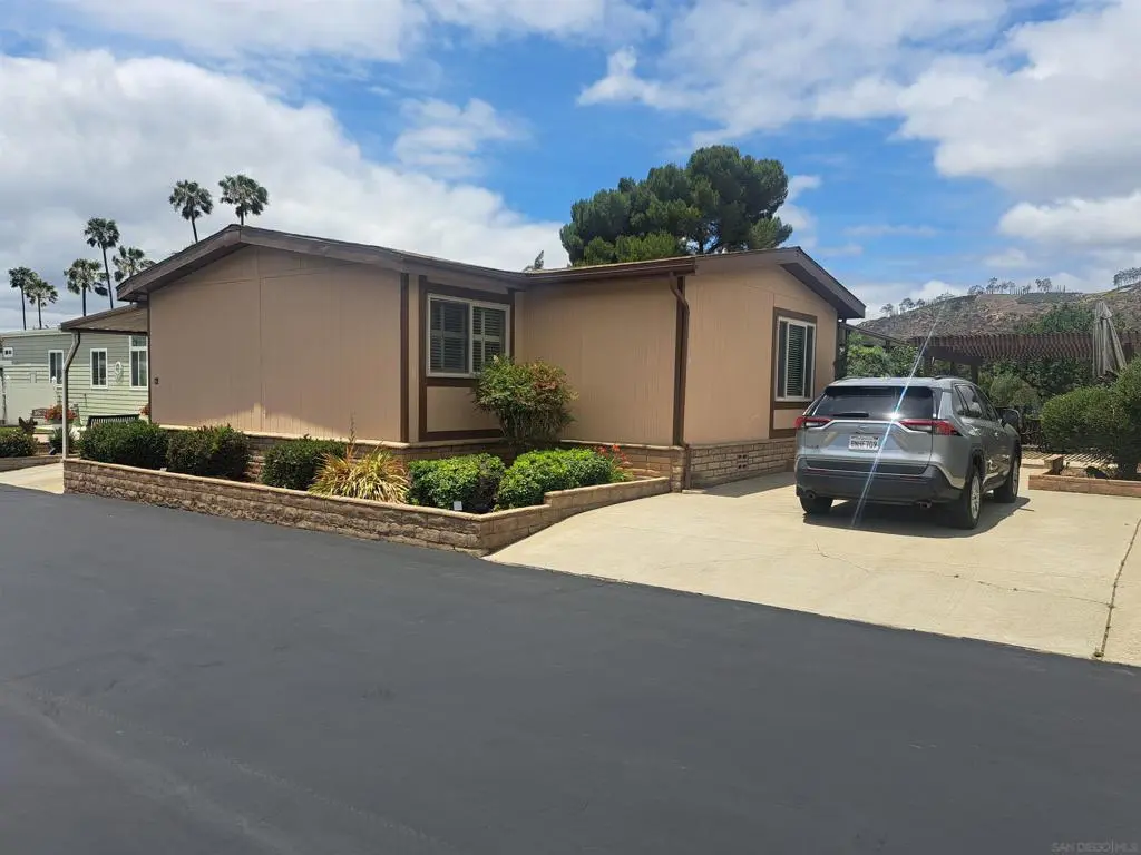4650 Dulin Rd. #12, Fallbrook, CA — listing photo 1