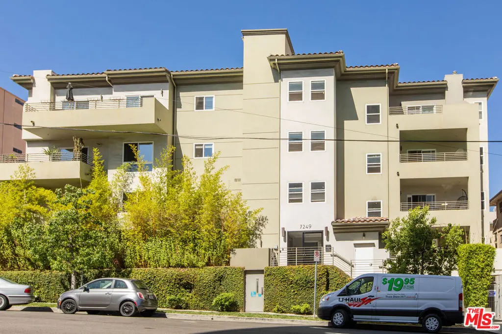 Residential Lease for rent at 7249 Franklin Avenue 201, Los Angeles, Los Angeles County, CA featuring 2 beds and 2 baths