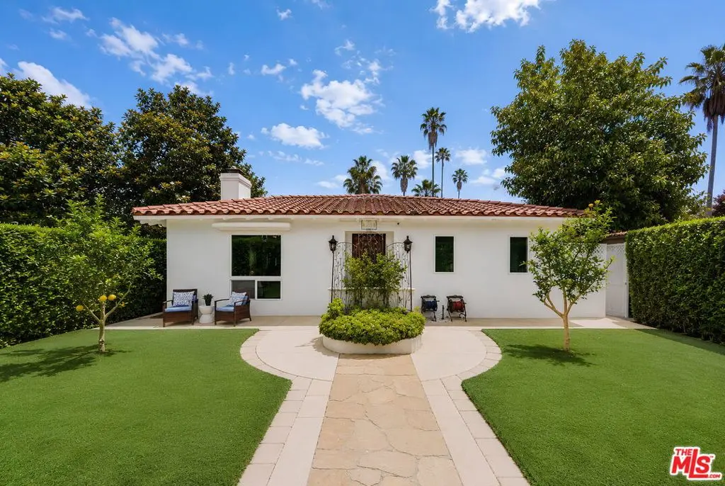Single Family Residence for sale at 256 N Doheny Drive, Beverly Hills, CA featuring 6 beds and 8 baths