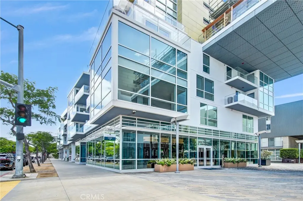 Residential Lease for rent at 1705 Ocean 210, Santa Monica, Los Angeles County, CA featuring 1 bed and 2 baths