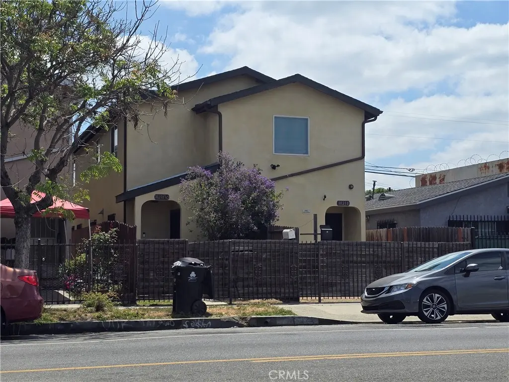 Residential Lease for rent at 10218 S San Pedro, Los Angeles, Los Angeles County, CA featuring 3 beds and 2 baths