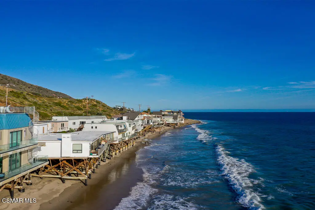 Residential Lease for rent at 43300 Pacific Coast Highway, Malibu, Los Angeles County, CA featuring 3 beds and 2 baths