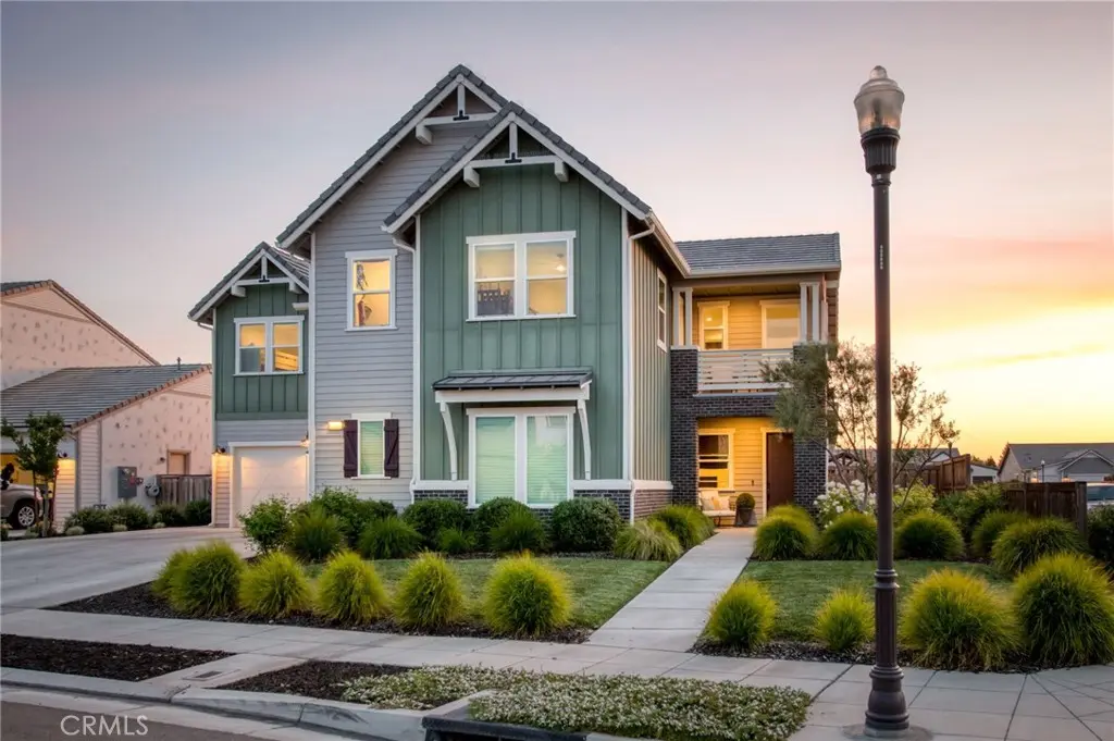 Single Family Residence for sale at 1736 N Renn, Clovis, CA featuring 6 beds and 5 baths