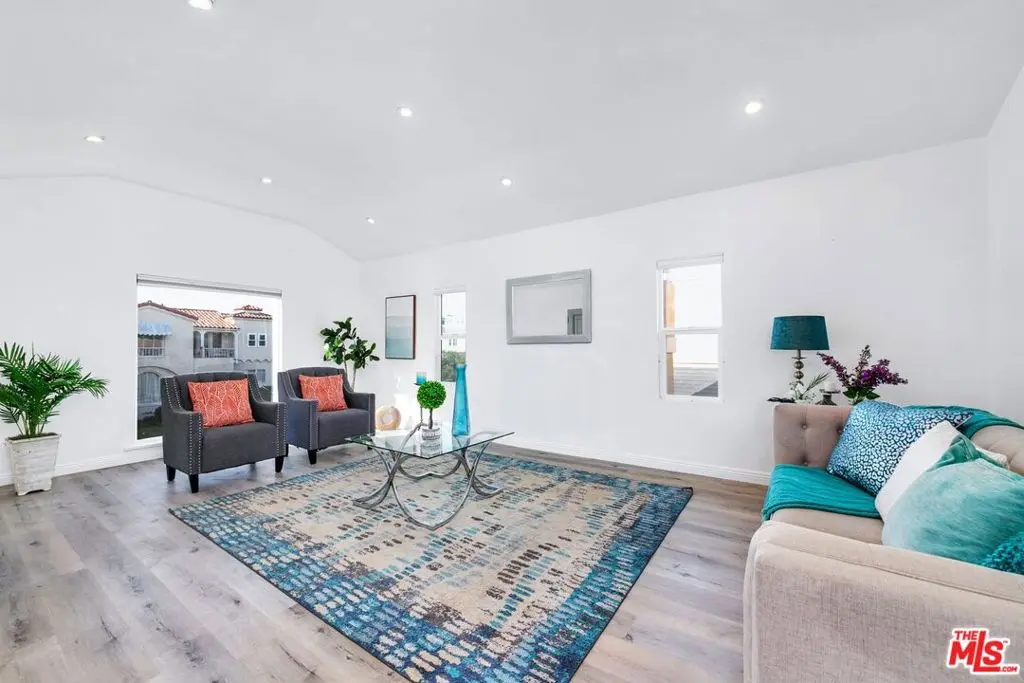 Residential Lease for rent at 1510 S Durango Avenue Bottom, Los Angeles, Los Angeles County, CA featuring 3 beds and 2 baths