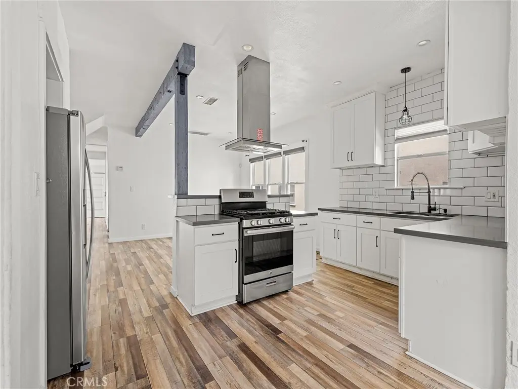 Duplex for sale at 757 N Loma Vista, Long Beach, CA featuring 5 beds and 3 baths