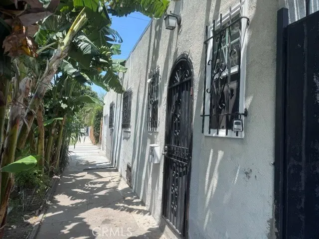 Duplex for sale at 9223 S San Pedro, Los Angeles, CA