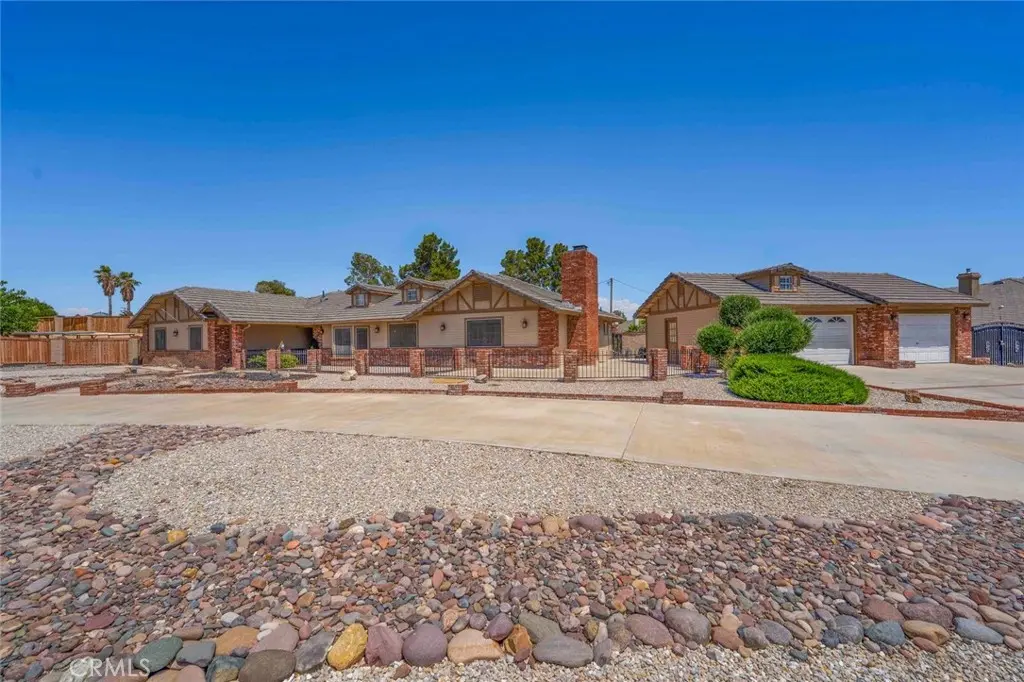 19989 Cronese Lane, Apple Valley, CA — listing photo 1