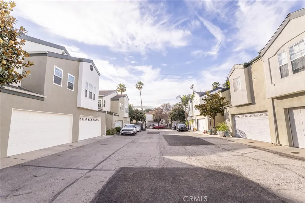 9146 Lemona Avenue 105, North Hills, CA — listing photo 1