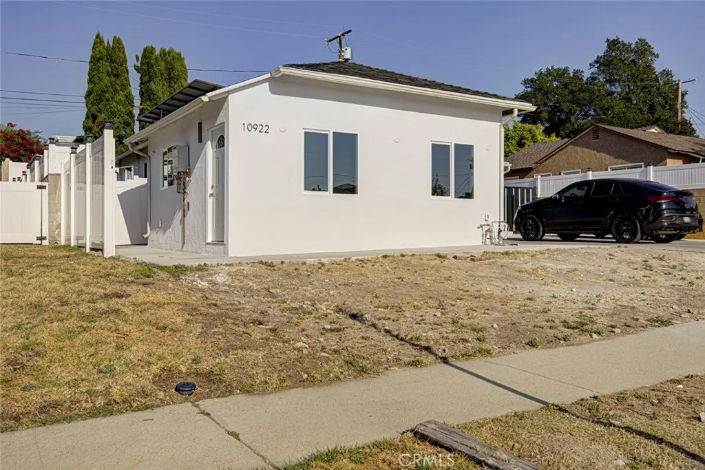 10920 Nassau Ave., Sunland, CA — listing photo 1