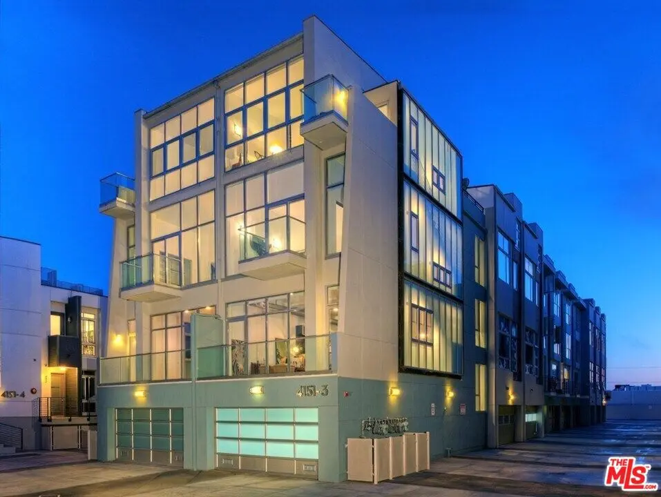 Residential Lease for rent at 4151 Redwood Avenue 209, Los Angeles, Los Angeles County, CA featuring 3 beds and 4 baths