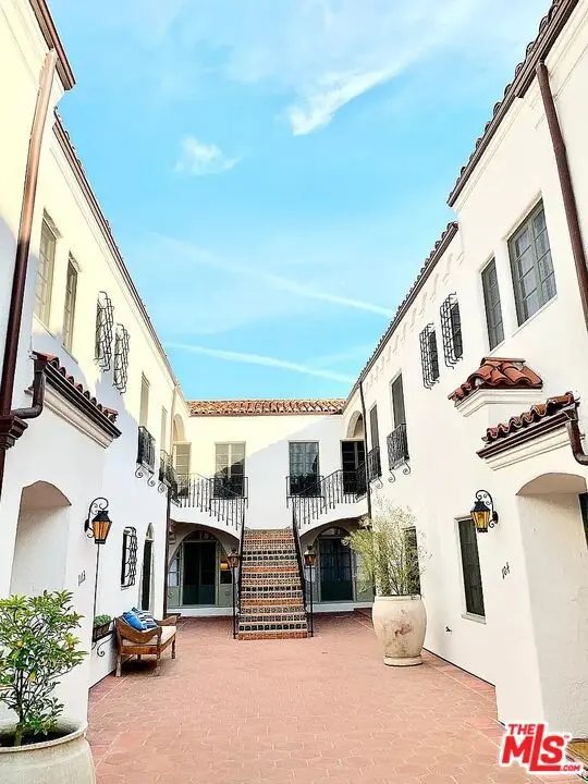 Residential Lease for rent at 1330 N Harper Avenue 280, West Hollywood, Los Angeles County, CA featuring 2 beds and 2 baths