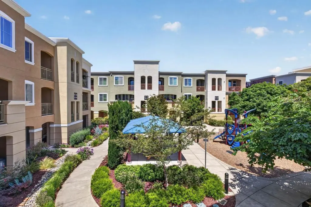Condominium for sale at 4712 Norris Canyon Road 104, San Ramon, CA featuring 3 beds and 2 baths