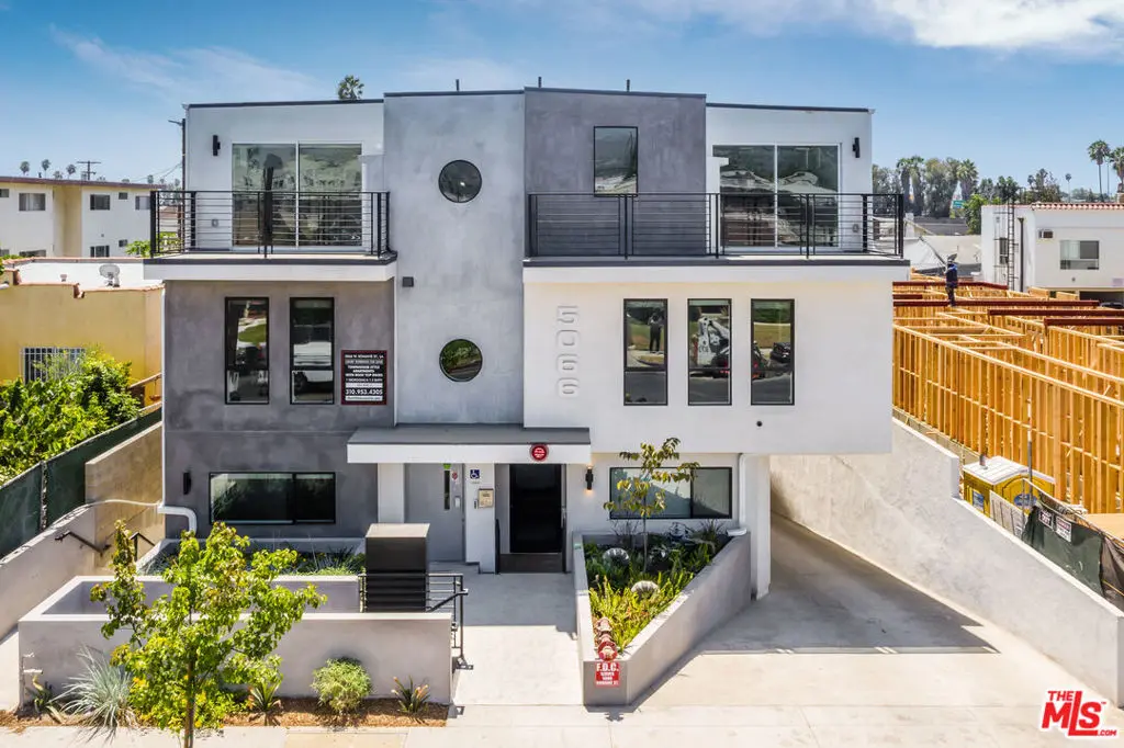 Residential Lease for rent at 5066 Romaine Street, Los Angeles, Los Angeles County, CA featuring 1 bed and 2 baths