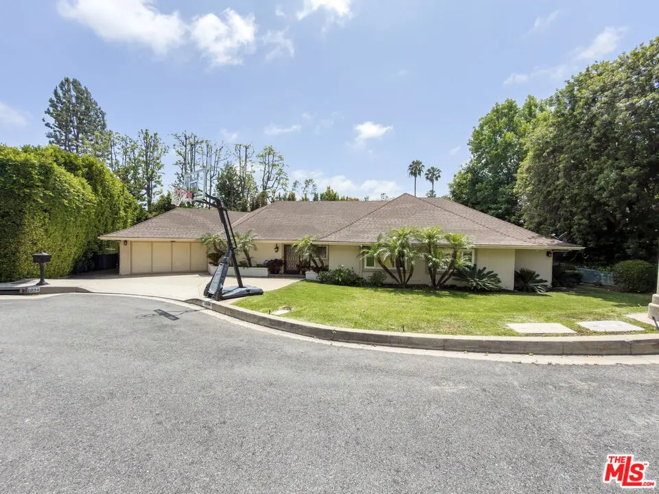 Residential Lease for rent at 1094 Garden Lane, Beverly Hills, Los Angeles County, CA featuring 4 beds and 4 baths