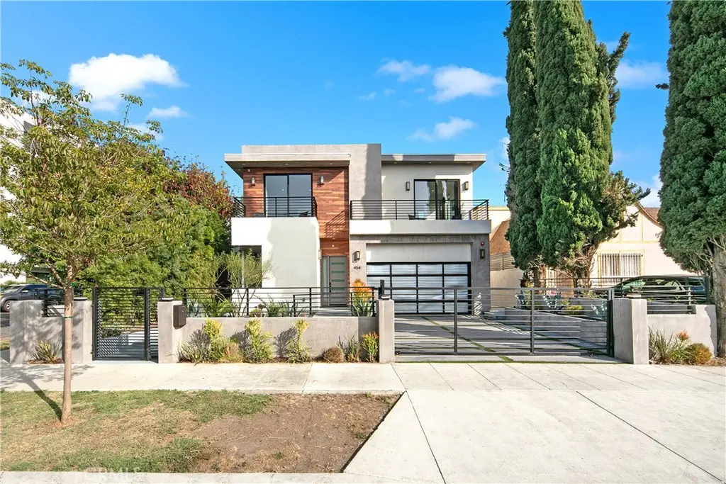 Single Family Residence for rent at 454 S HOLT Avenue, Beverly Hills, CA featuring 5 beds and 6 baths