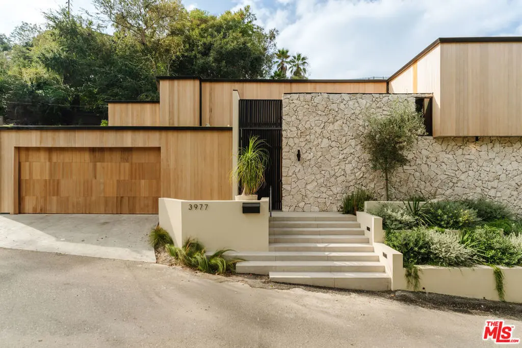 3977 Oeste Avenue, Studio City, CA — listing photo 1