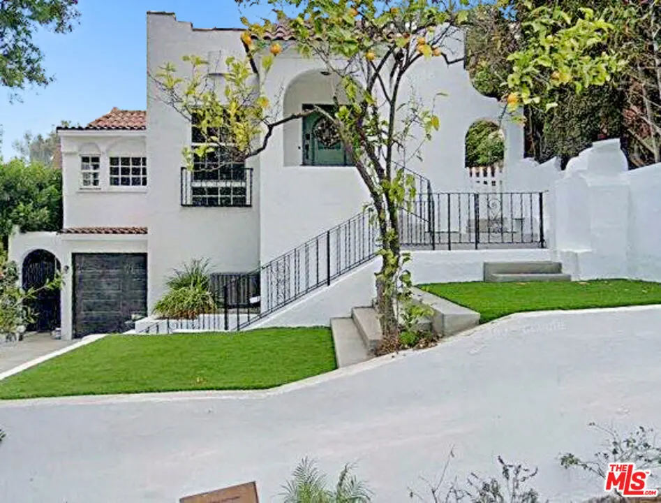 Residential Lease for rent at 2209 N Gower Street, Los Angeles, Los Angeles County, CA featuring 2 beds and 2 baths