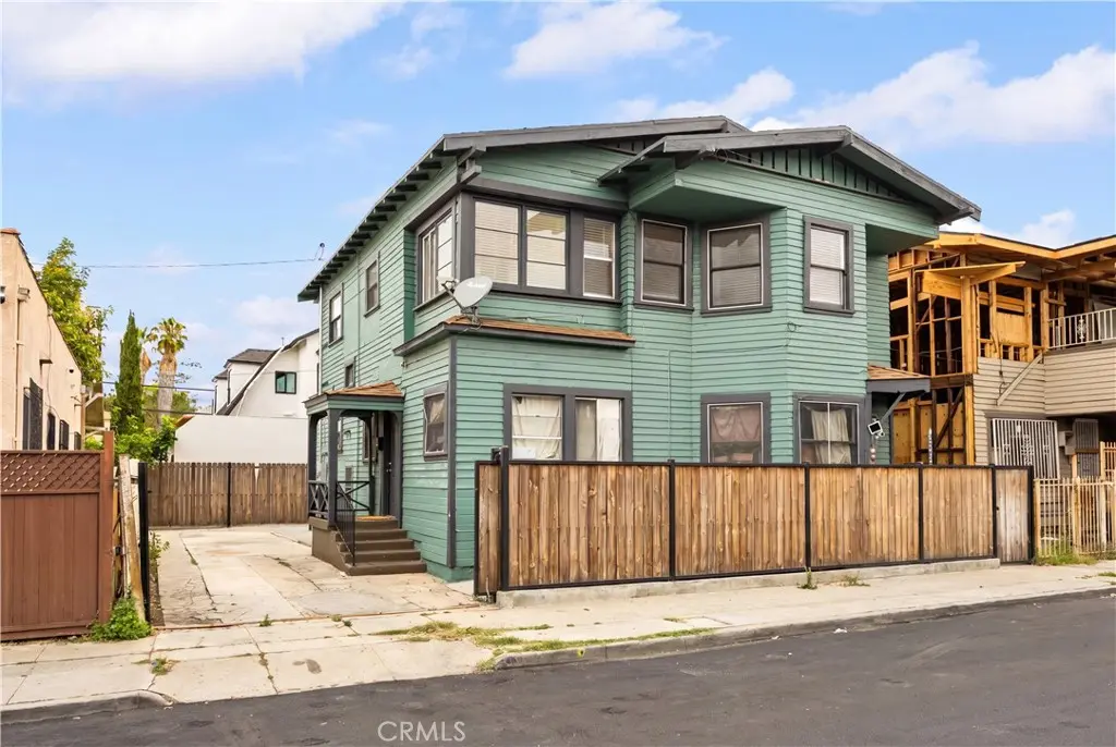 Duplex for sale at 2621 Juliet, Los Angeles, CA