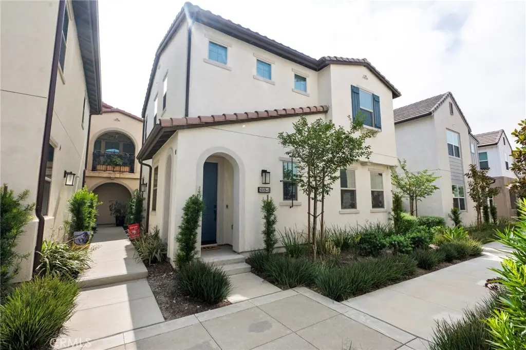 16008 Jamie Lane 10, Fontana, CA — listing photo 1