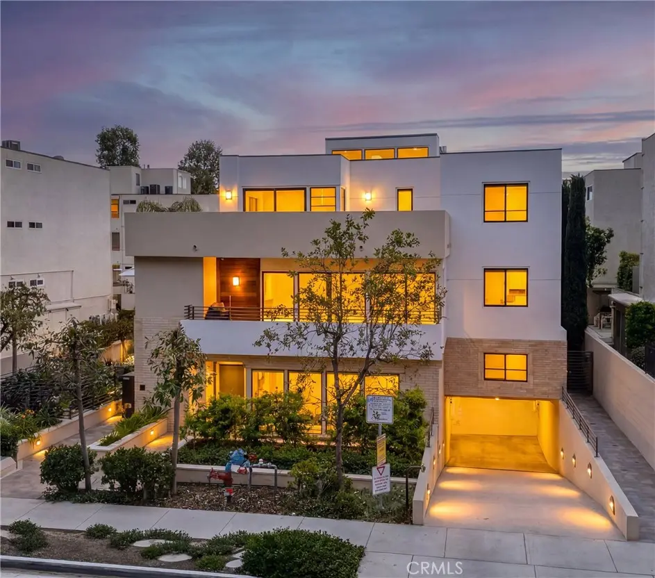 Condominium for sale at 2428 E Del Mar Boulevard 206, Pasadena, CA featuring 2 beds and 2 baths