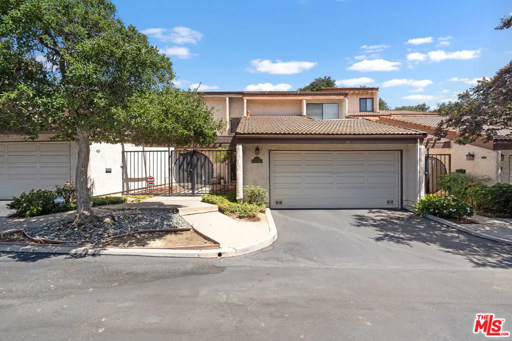Condominium for sale at 1114 Las Riendas Way, Pasadena, CA featuring 3 beds and 3 baths