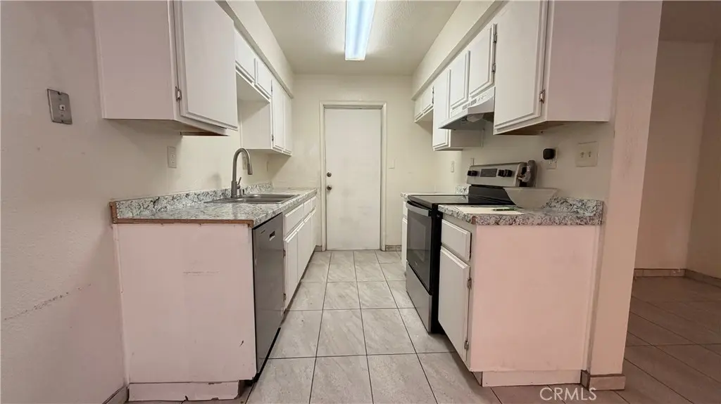 Residential Lease for rent at 3217 Fortier B, Bakersfield, Kern County, CA featuring 3 beds and 2 baths