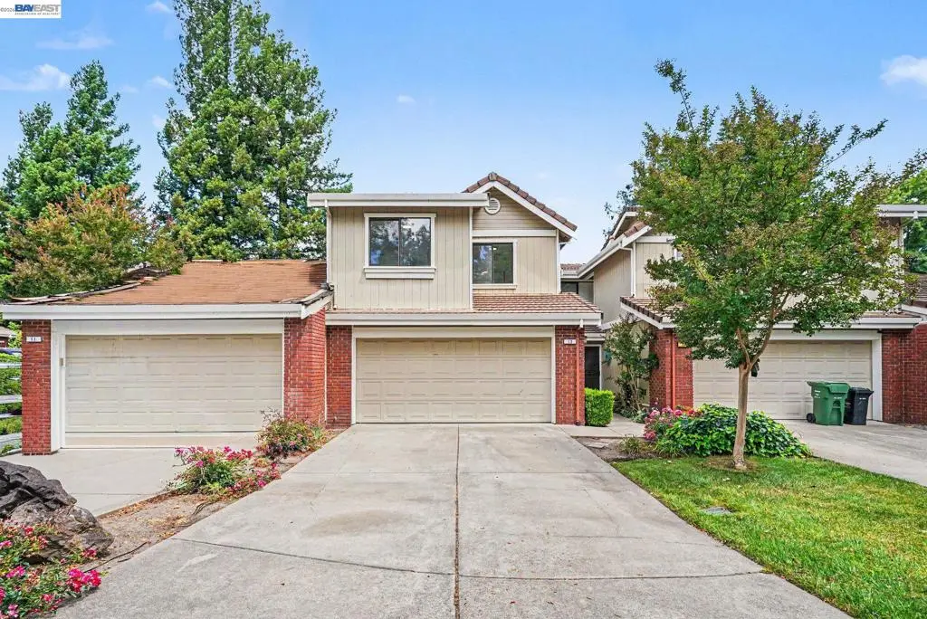 Townhouse for sale at 13 Glen Valley Circle, Danville, CA featuring 3 beds and 3 baths