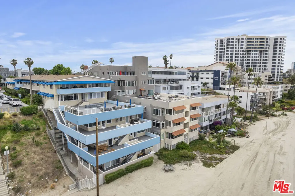 Condominium for rent at 22 5th Place, Long Beach, CA featuring 1 bed and 1 bath
